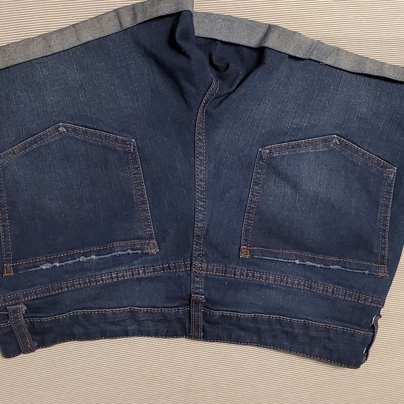 Shorts - Picture 2 of 3